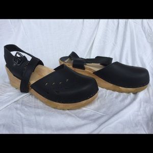 Sven Mary Jane hole punch clogs